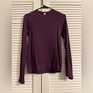 Lululamon- Rest Less Pullover
Aerial Current Dramatic
Magenta/Dramatic Magenta